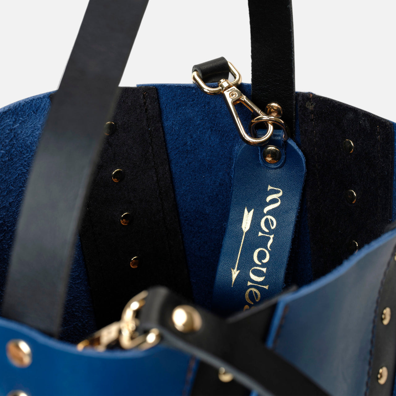 Bucket Twist Navy y Negro