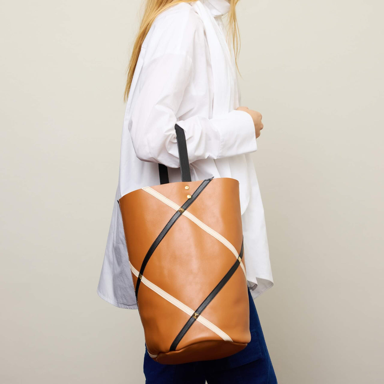 Bucket Misty Cognac