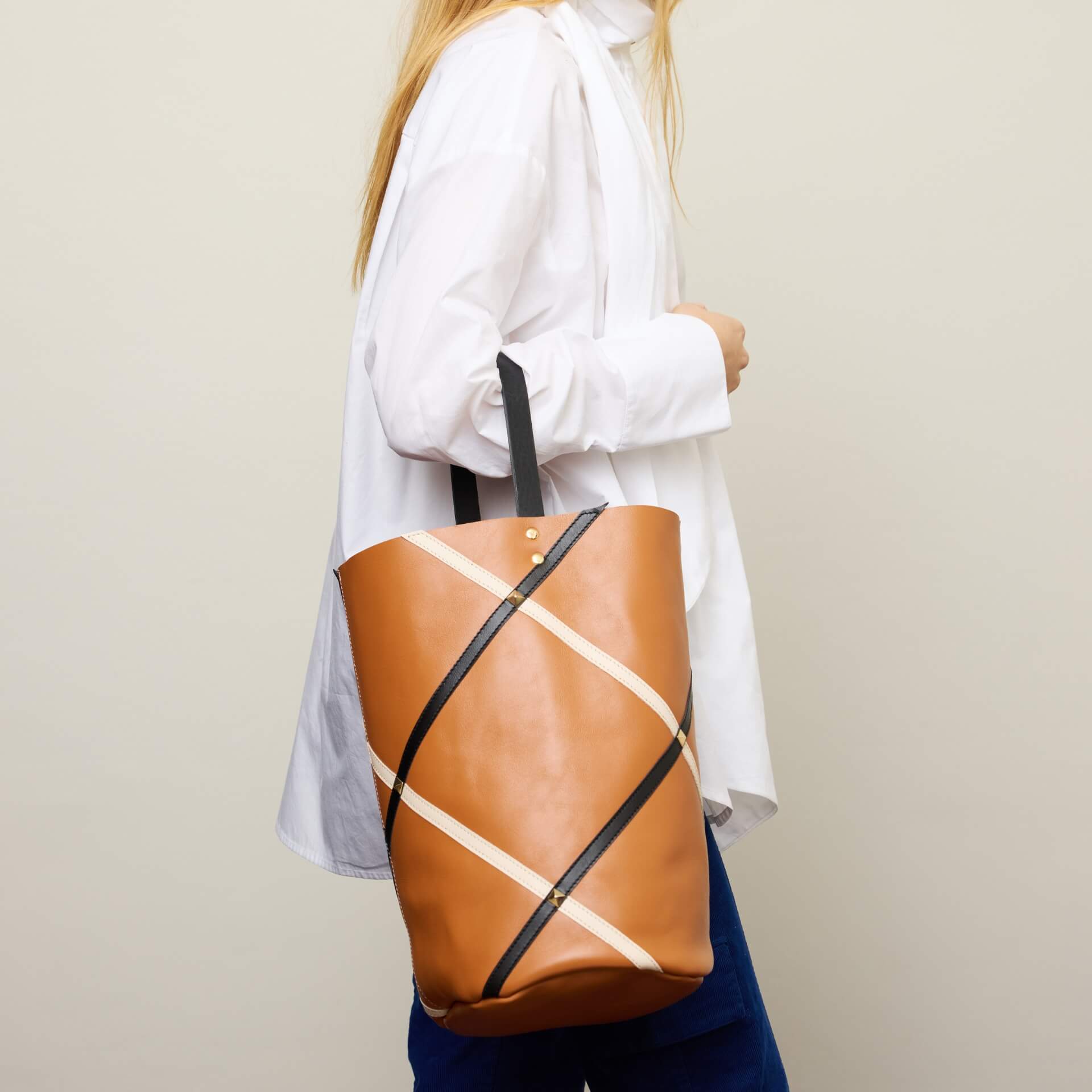 Bucket Misty Cognac