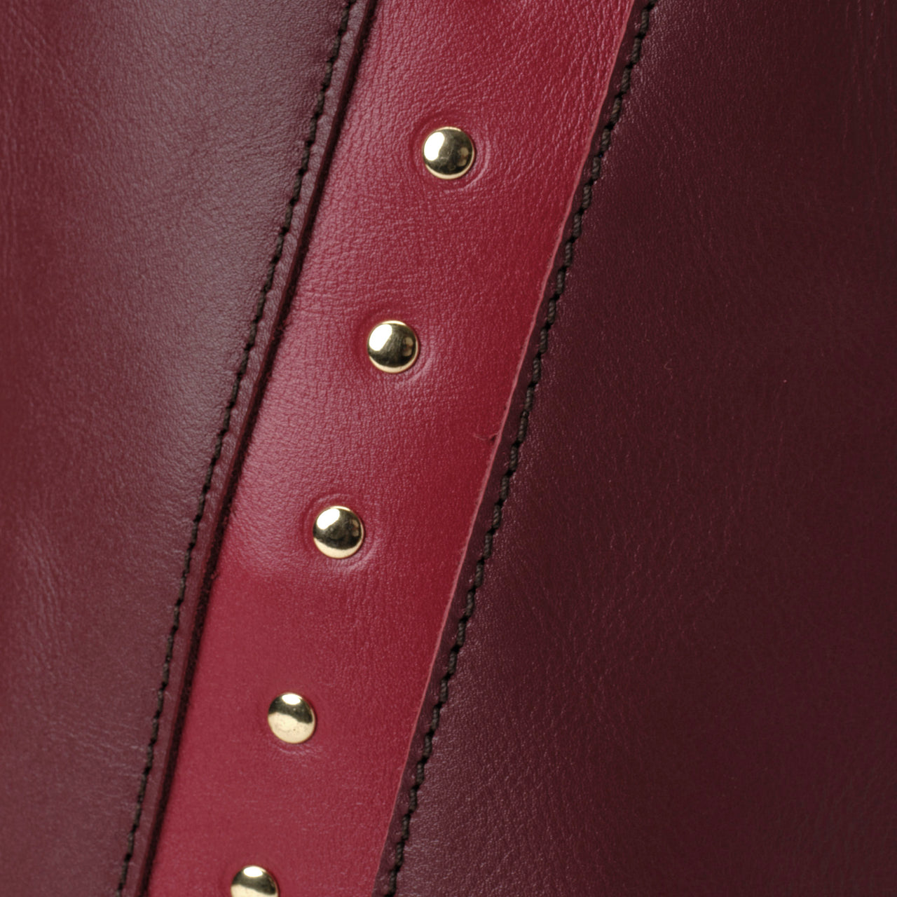 Bucket Twist Burgundy y Lipstick