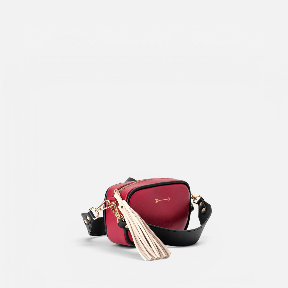 Bolso pequeño con flecos Samba color rojo lipstick, negro y hueso, de Mercules