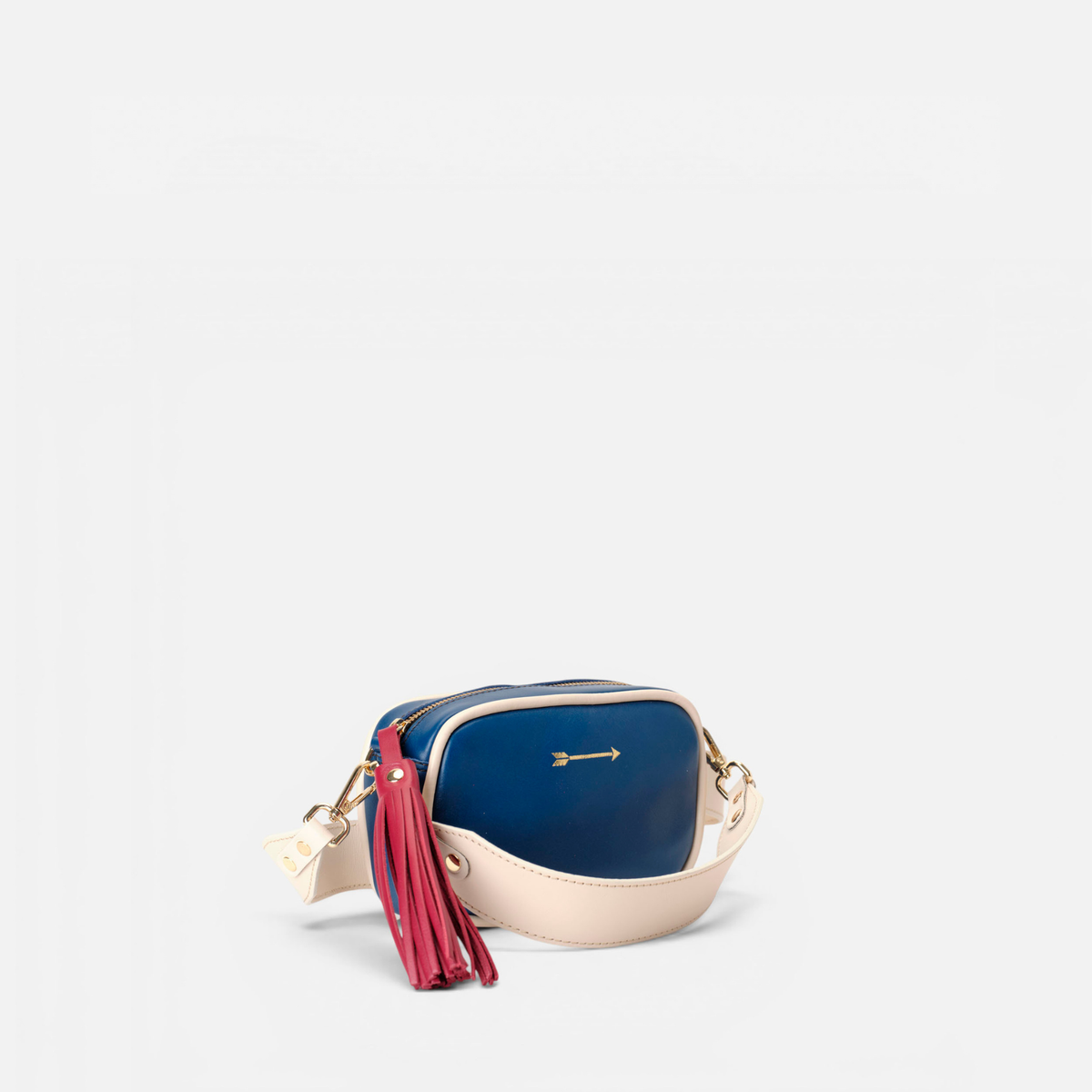 Bolso pequeño con flecos Samba color azul marino, hueso y rojo lipstick, de Mercules