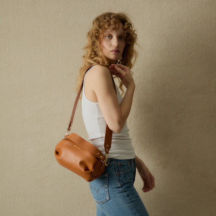 Bolso ovalado de piel Wasp Large color coñac, de Mercules