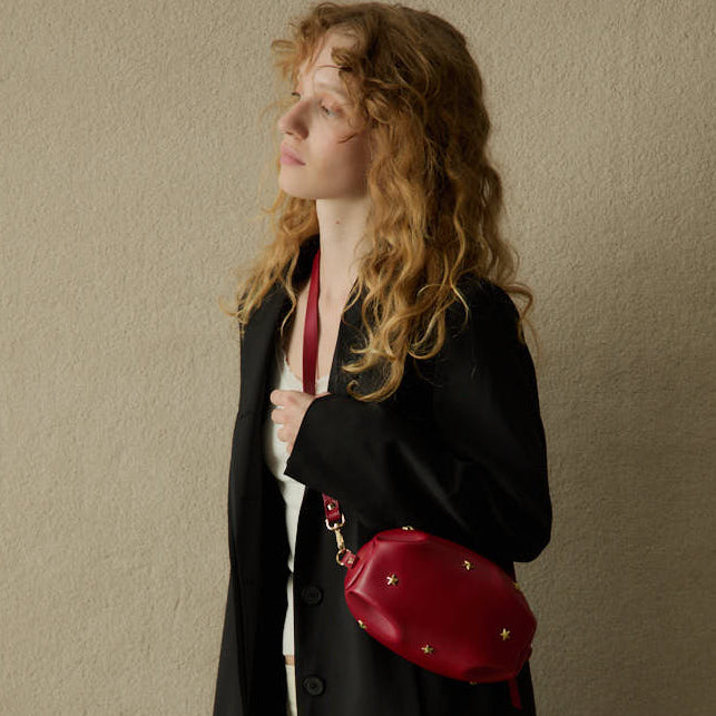 Bolso pequeño con estrellas Wasp color rojo lipstick, de Mercules
