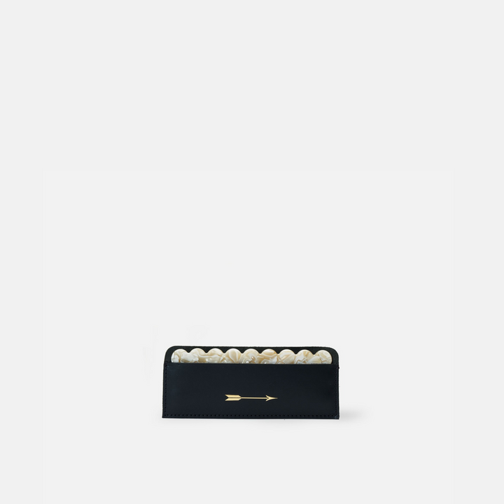 Peine con funda de piel negra