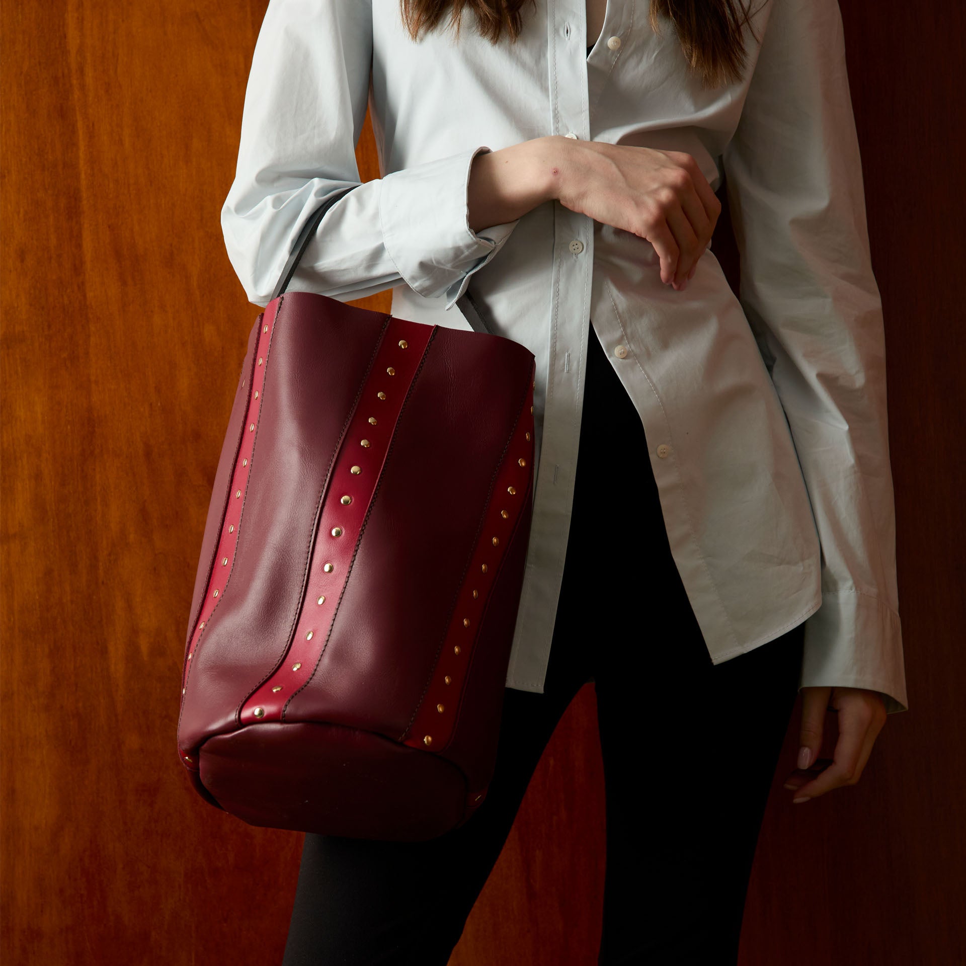 Bucket Twist Burgundy y Lipstick