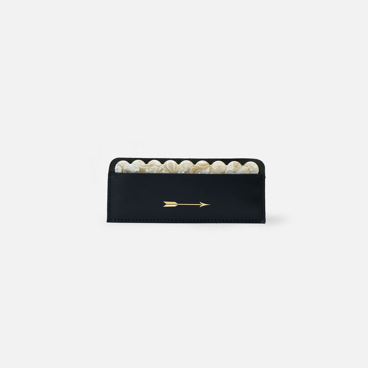 Peine con funda de piel negra